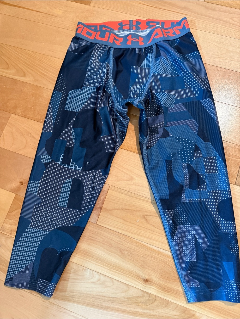 Under Armour Kids Navy & Coral Patterned Compression Leggings YM see flaw